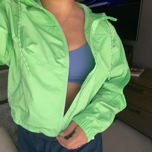 Water resistant cropped jacket lulu sz 6!